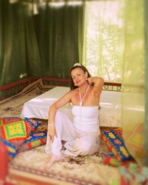 Elena, 43